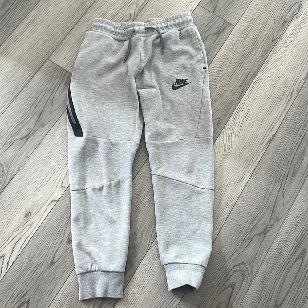 Nike tech joggers